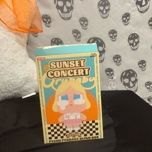 Sunset Concert Crybaby Plush Pendant Box